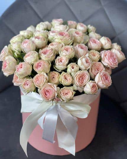 Коробка с пионовидными розами